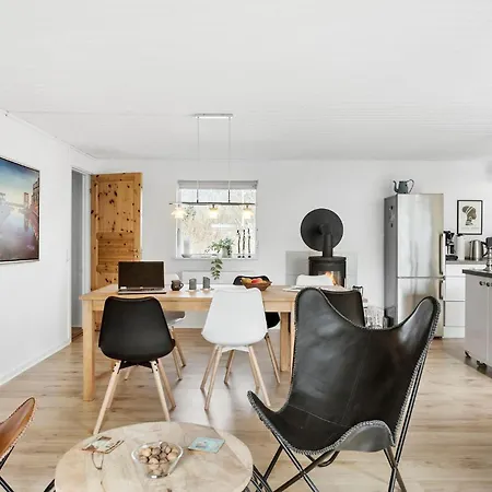 3 Bedroom Stunning In *