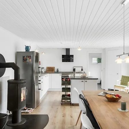3 Bedroom Stunning In Holiday home Rodby